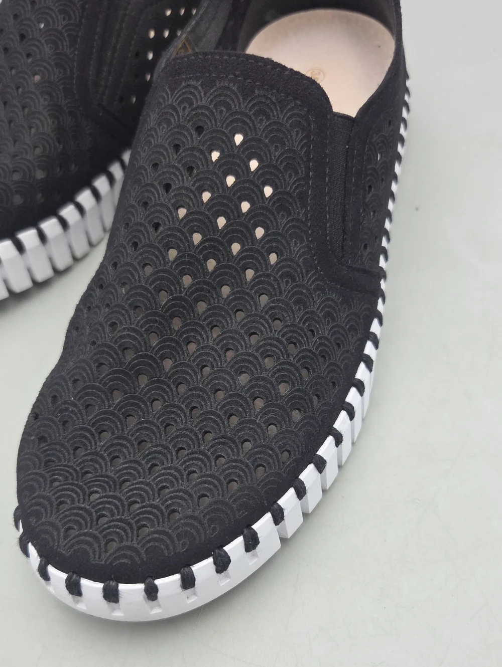Isle Jacobson black shoes Women 38 US 7.5 8 Slip On